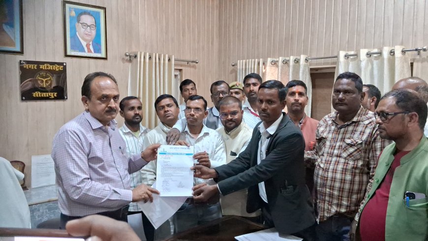 राघवेंद्र बाजपेई की दिनदहाडे हत्या के विरोध मे पत्रकार एकता संघ के द्वारा मुख्यमंत्री को सम्बोधित ज्ञापन सौपा