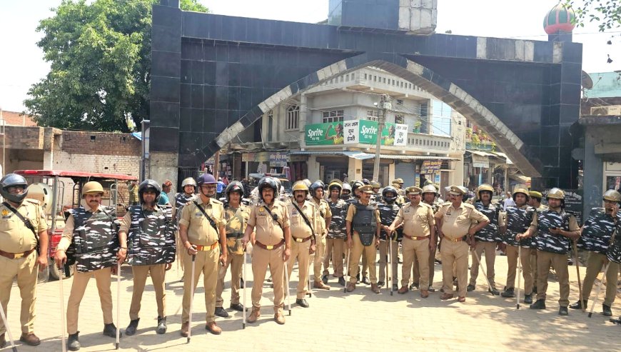 डीएम एसपी ने क्षेत्र का भ्रमण कर लिया कानून व्यवस्था का जायजा