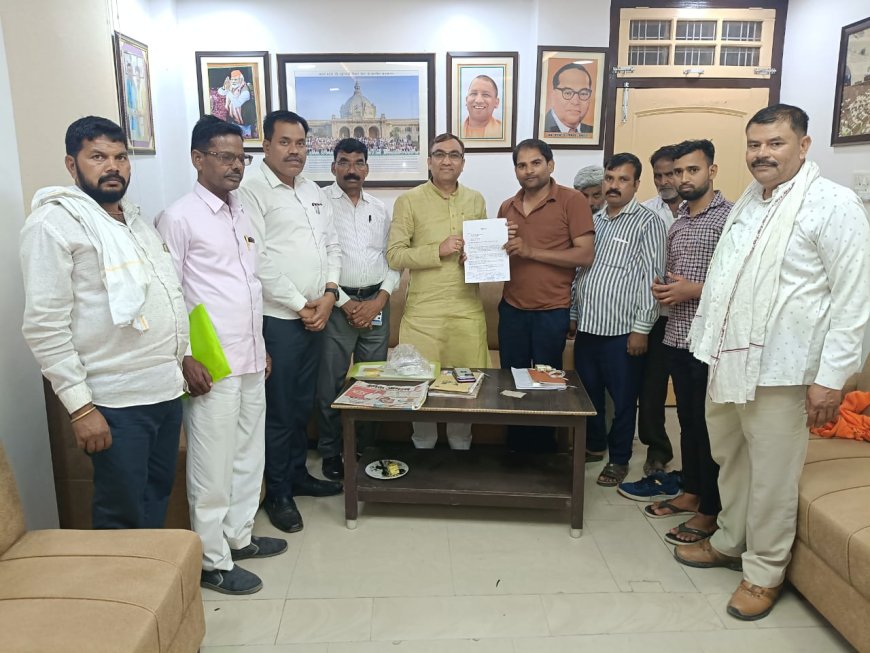 नही बढा मूल्यांकन पारिश्रमिक में बढोत्तरी की मांग शिक्षकों ने सौंपा ज्ञापन