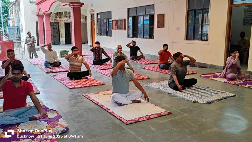 Sidhauli तहसील प्रांगण मे विश्व योगदिवस पर आयोजित कार्यक्रम