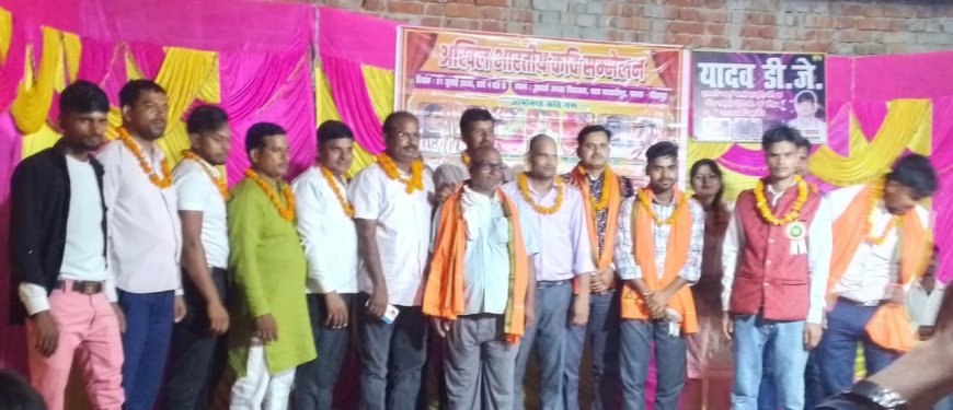"शब्दों का समाज, मंच पर महाकाव्यः पारा परसादीपुर का ऐतिहासिक कवि सम्मेलन