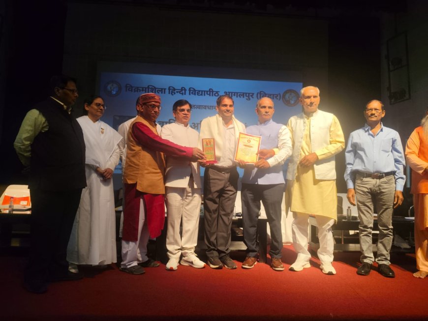 सीतापुर के चंद्रशेखर प्रजापति को 'विद्यावाचस्पति' (P.H.D) मानद उपाधि